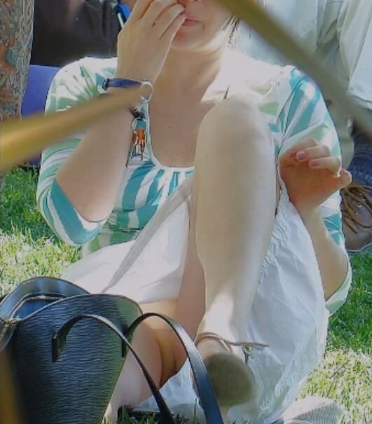 Upskirt pussy public no pantie