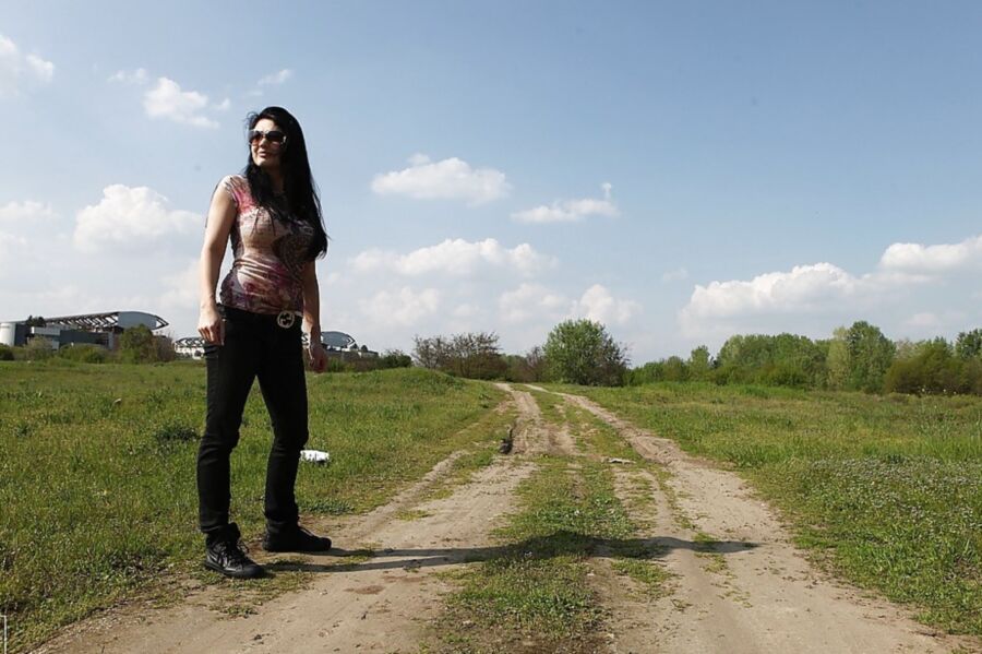 Pissing Outdoor In Kneeboots