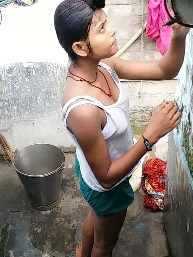 Saali ki sexy boobs aur gaand