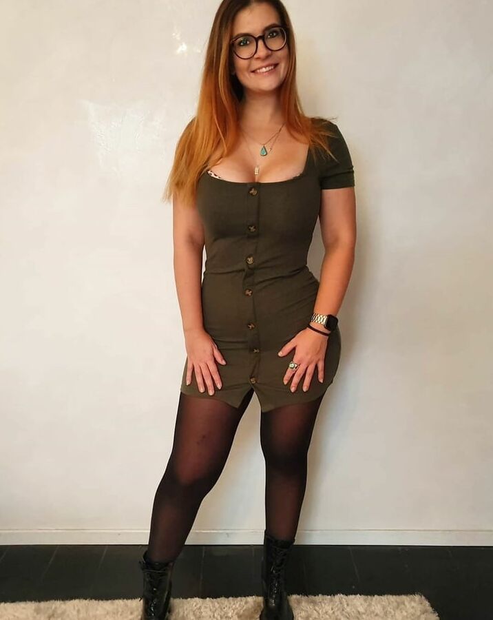 BUSTY STUNNING Instagram BaBe