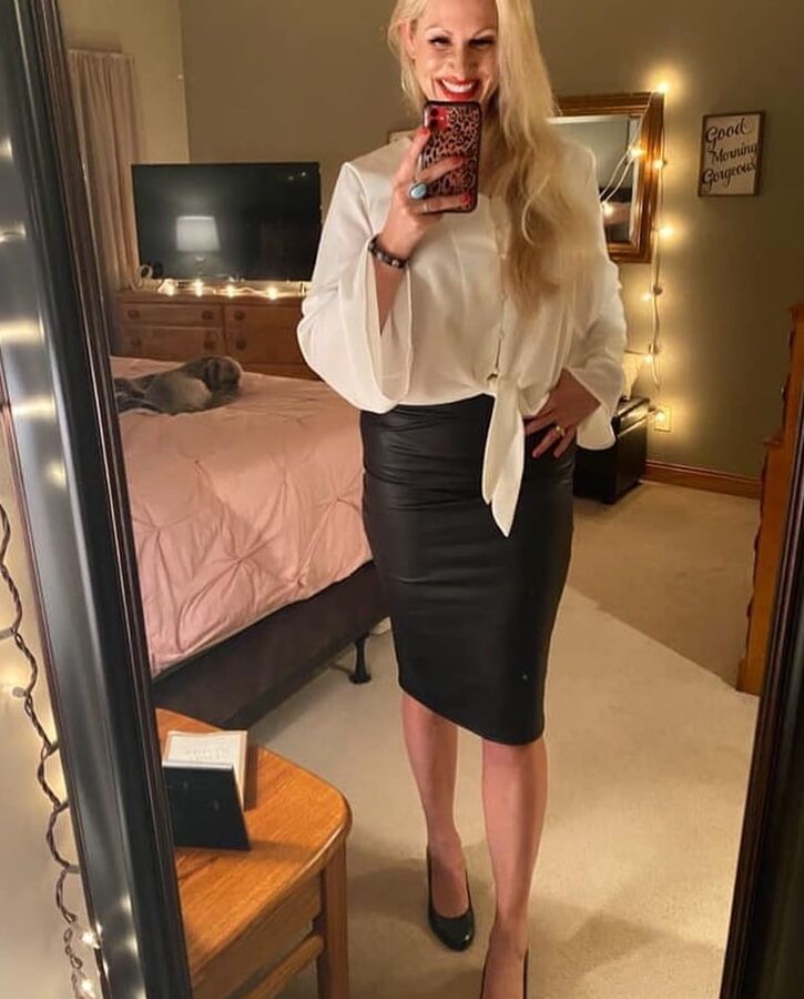 Hot amateur mom in horny dress