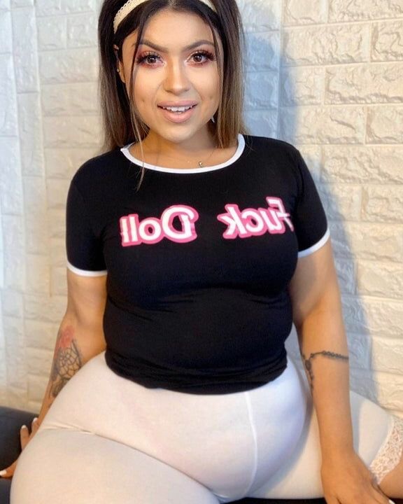 Fat Chicks With Deceptively Thin Faces
