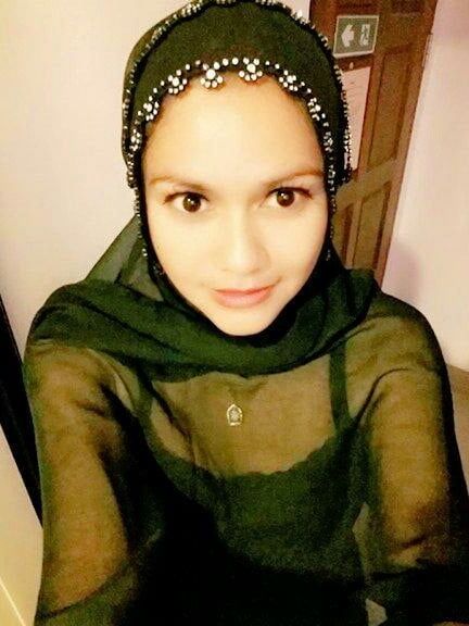 Tudung Melayu Exhibitionist