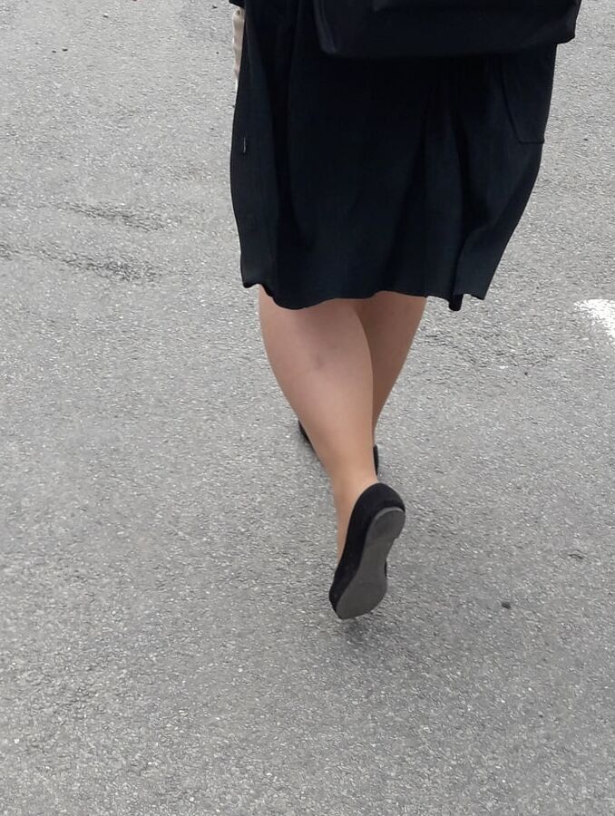promenade en jupe, bas chair et ballerines pt