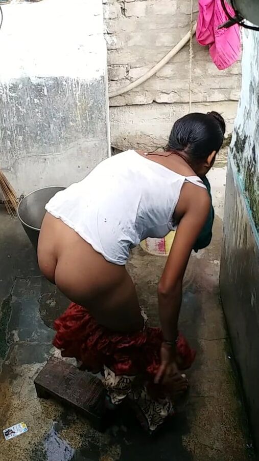Saali ki sexy boobs aur gaand