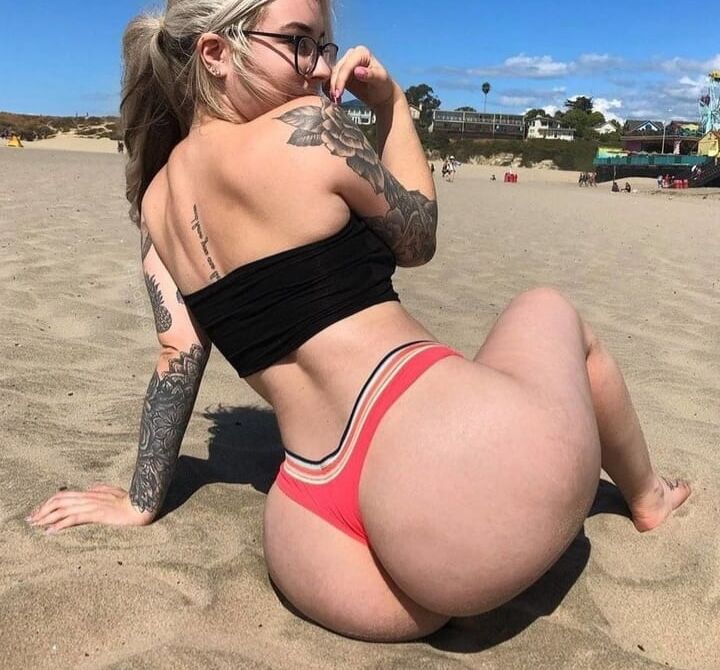 Sitting big assed woman