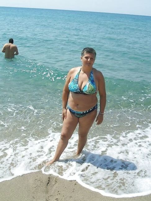 Older and hot (Bikini)