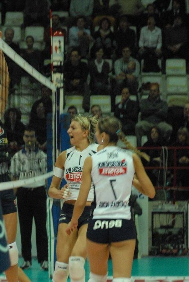 Most lickable &amp; fuckable volleyball pooper ever?