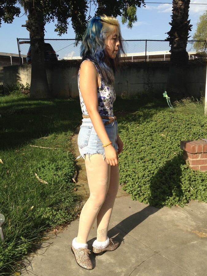 Asian Fashionista in Pantyhose