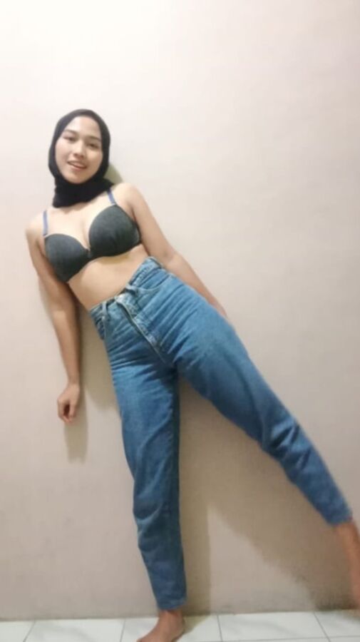 Tudung Melayu Exhibitionist
