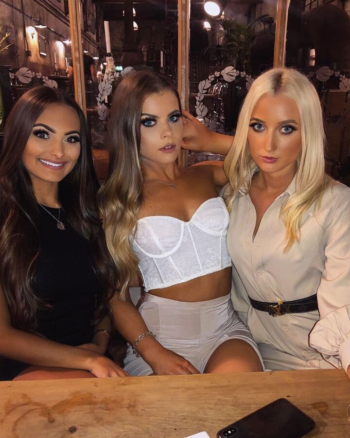Stunning Cute Young UK Chav Babe Big Tits Sexy Legs Big Ass