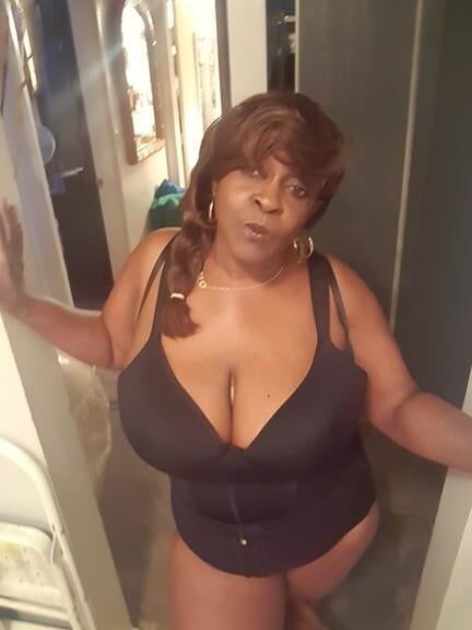 GRANNY PUTTING IN WORK VOL.