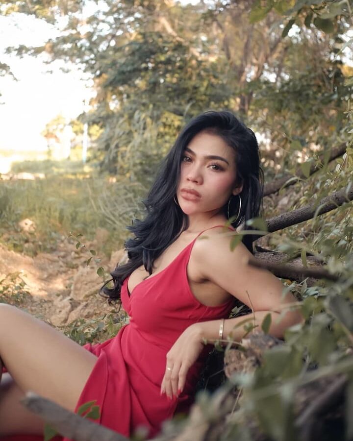 busty christin