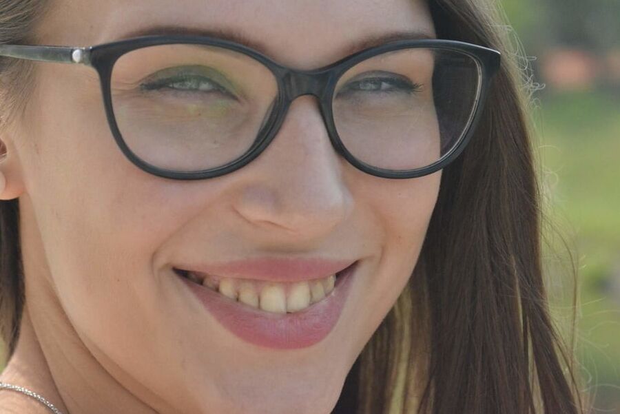 Femme a lunette