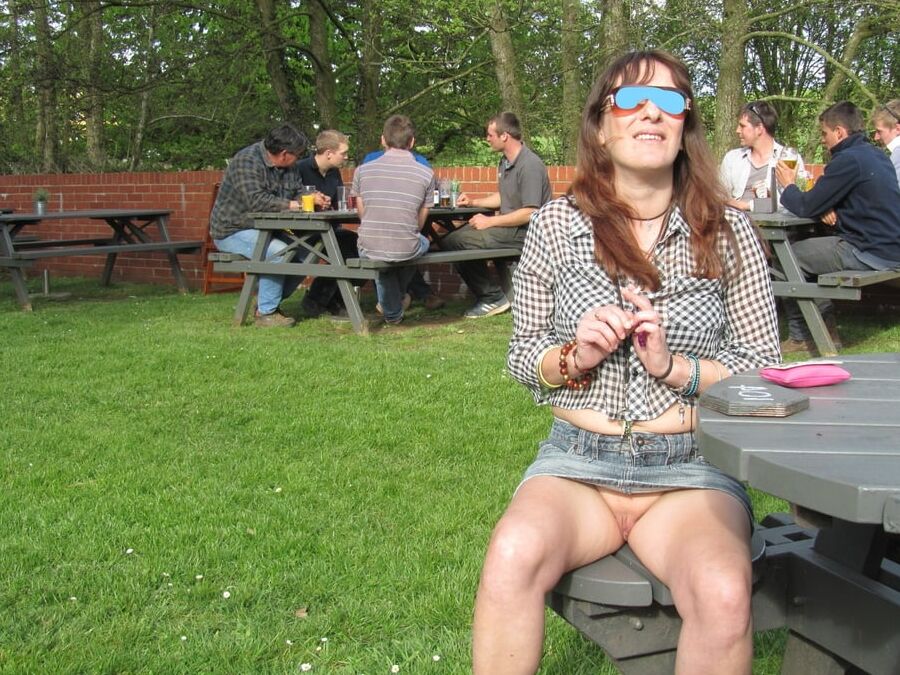 Upskirt no pants