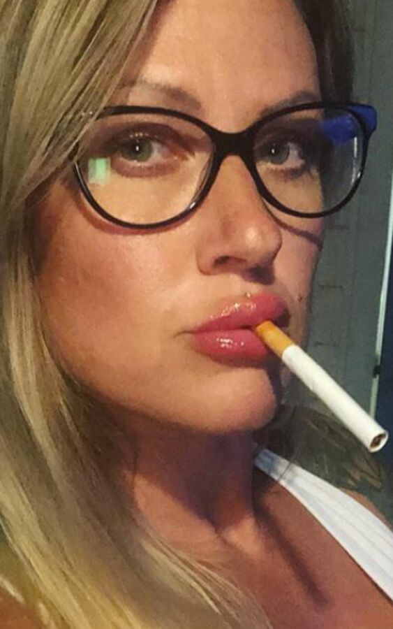SEXY AF - Smoking