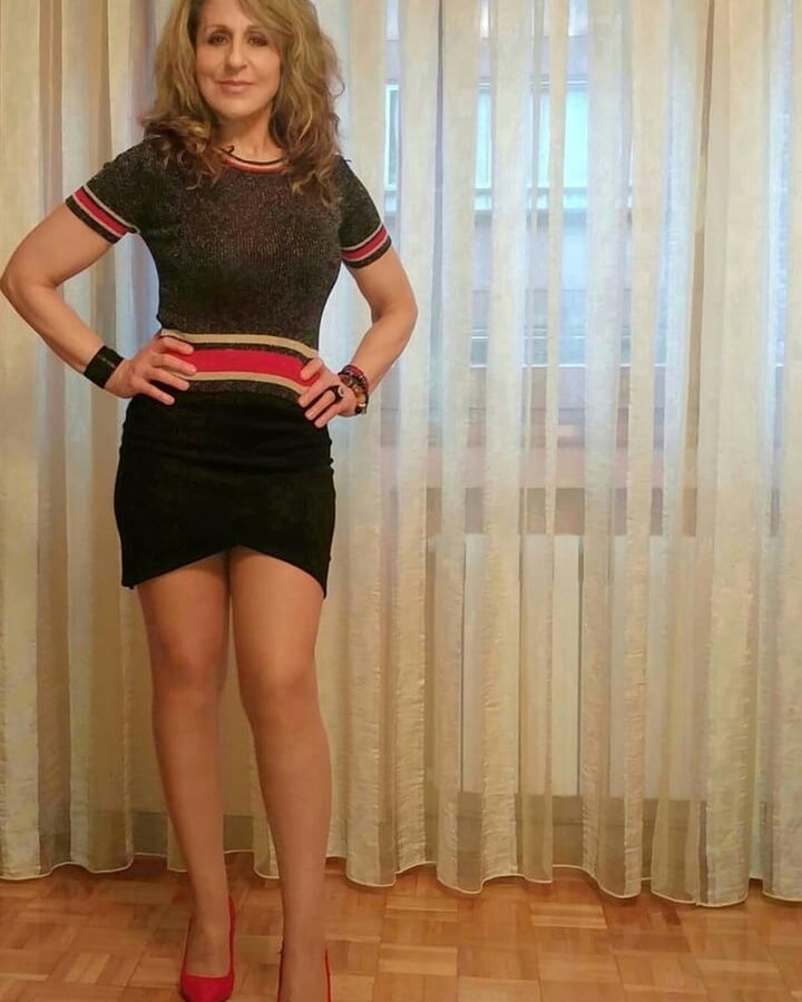 Hot amateur mature in horny short dress