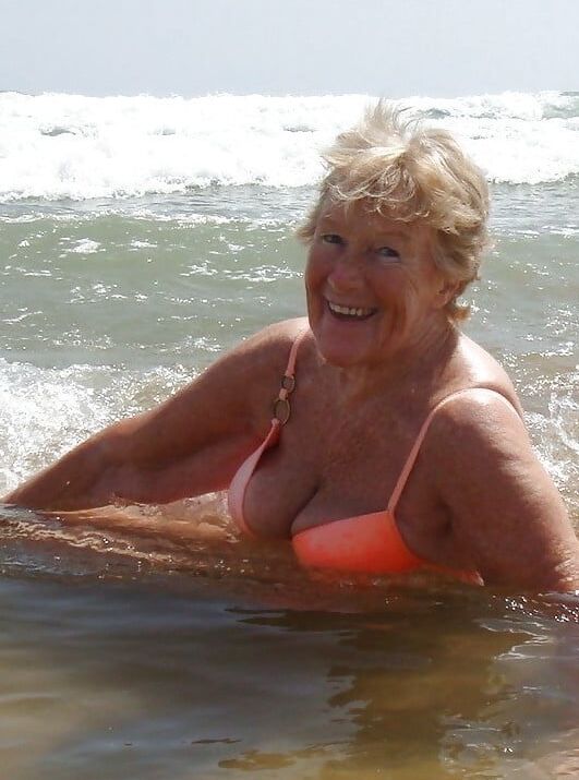 Older and hot (Bikini)