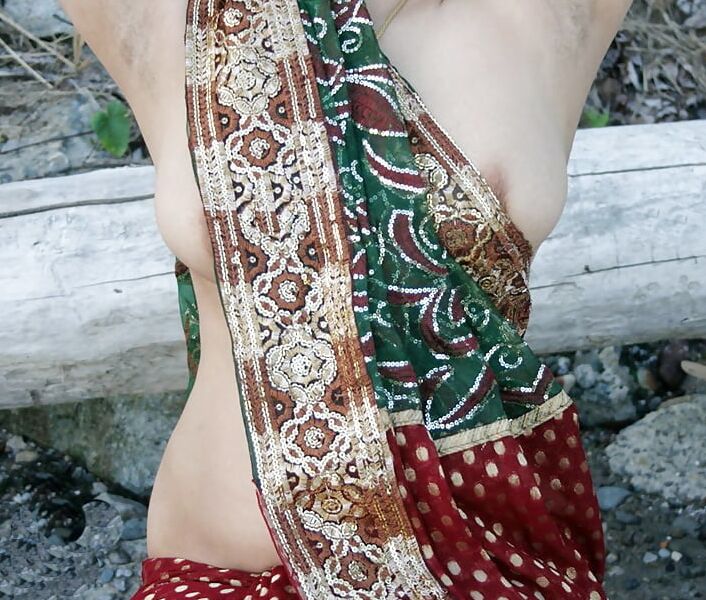 Policz Shipli mom sexy in sari