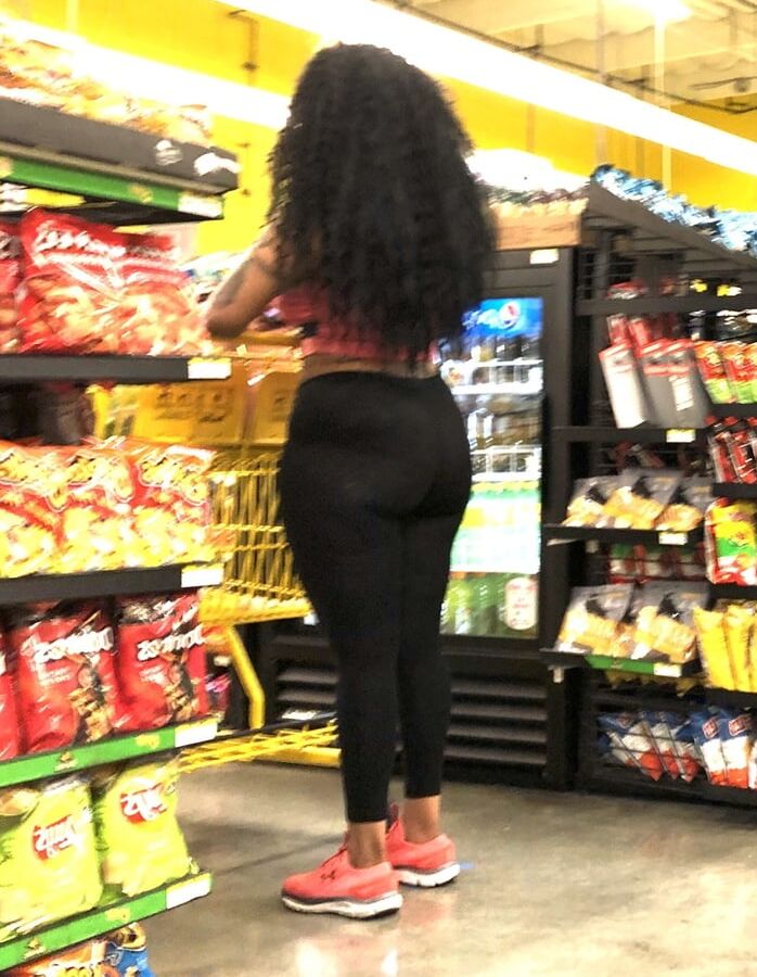 Black whore showing her ass