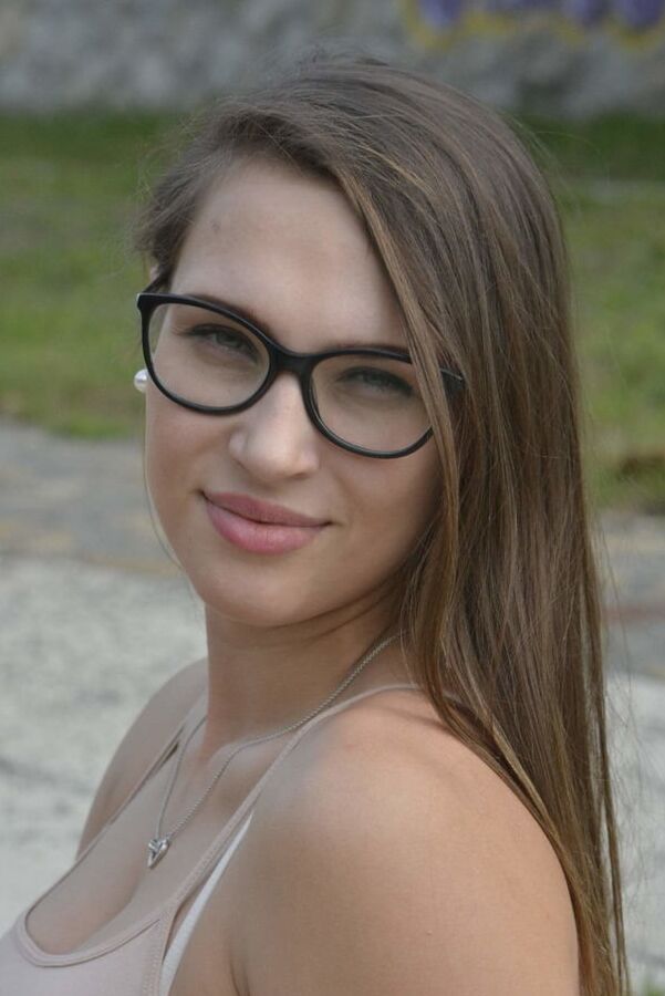 Femme a lunette