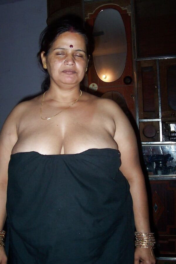 Indian Aunty with big tits