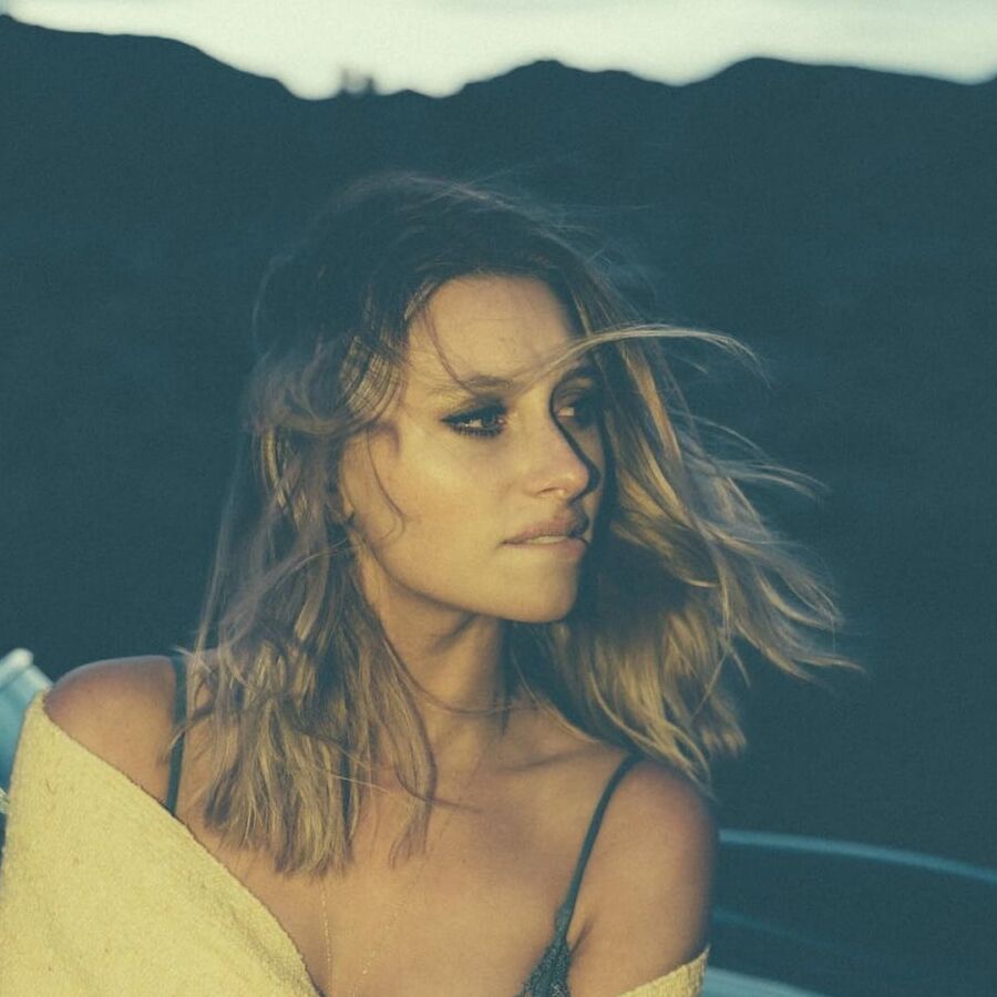 Celebrity Hot - Alyson Michalka