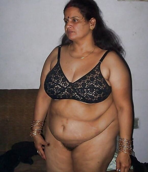 Indian Aunty with big tits