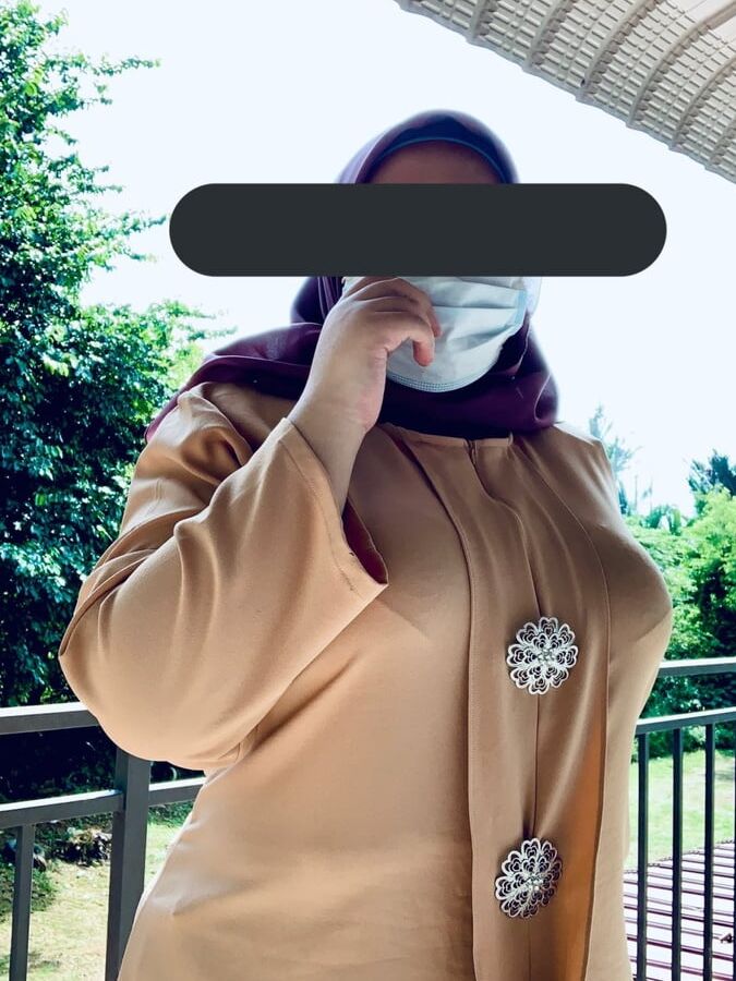 Tudung Melayu Exhibitionist