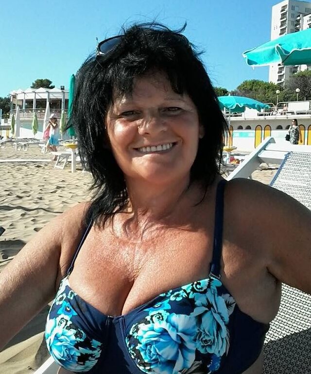 Older and hot (Bikini)