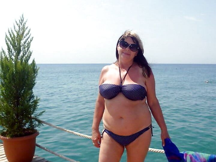 Older and hot (Bikini)