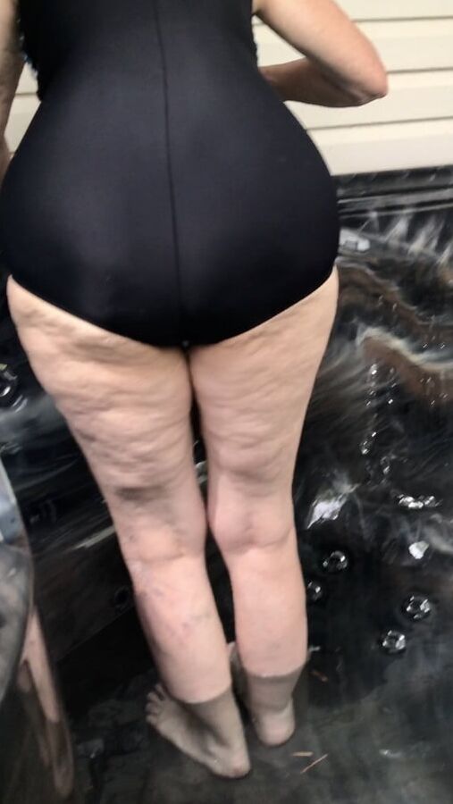 Sexy matures in swimsuits