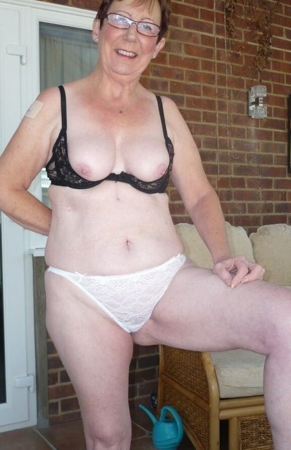 Belle mere en attente de bite ( stepmother want your dick)
