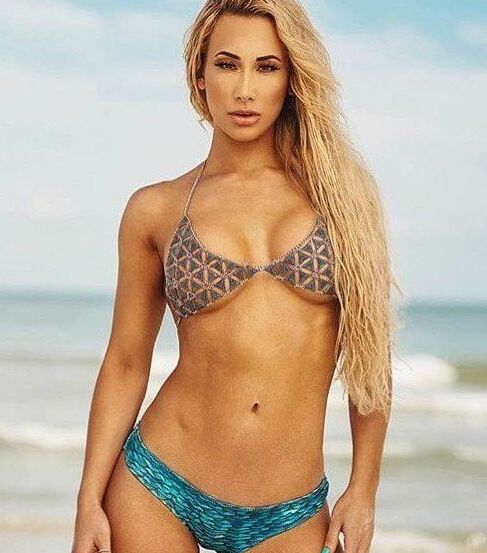WWE&;s Carmella