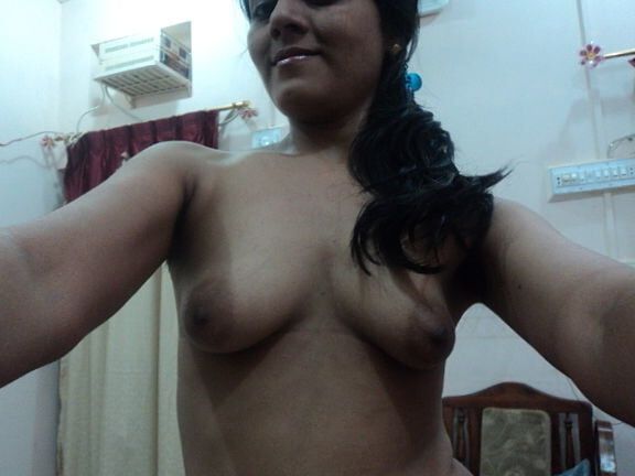 Desi Pakistan wife Aarthi pics shared with ex-bf