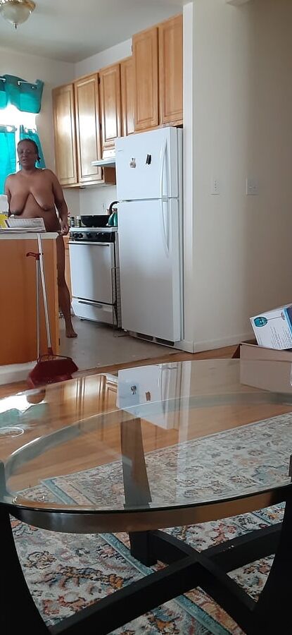 Sexy Milf Naked exposed pussy