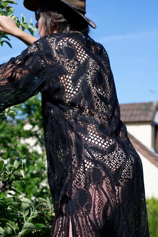 Phildahue wears Lise Charmel