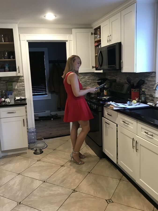 Laurie, innocent sub-housewife