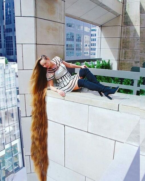 Amazing ponytail
