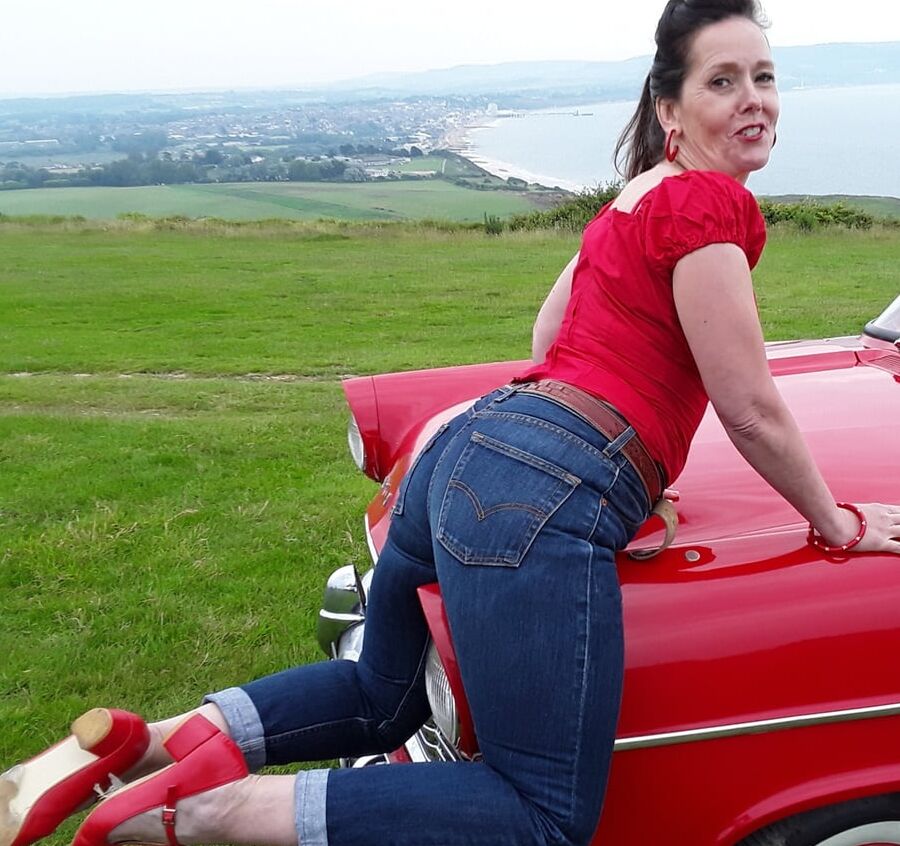 Shoe Fetish Mrs in her red shoes
