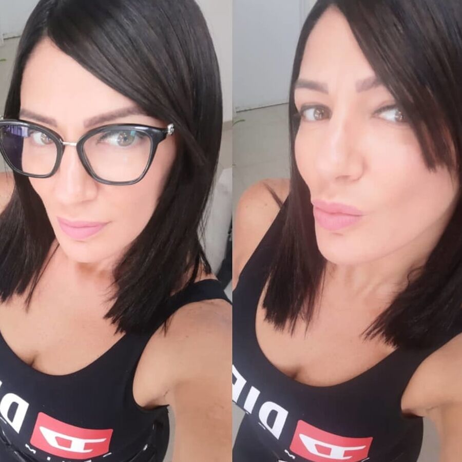 Sexy dark haired milf for comments and cumtribute