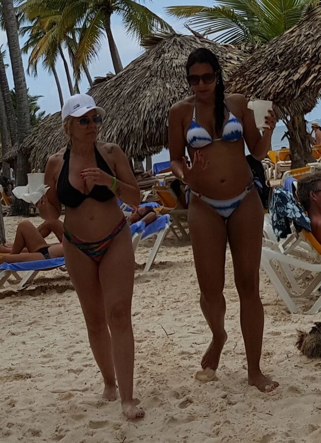 nice ass in thong at the beach