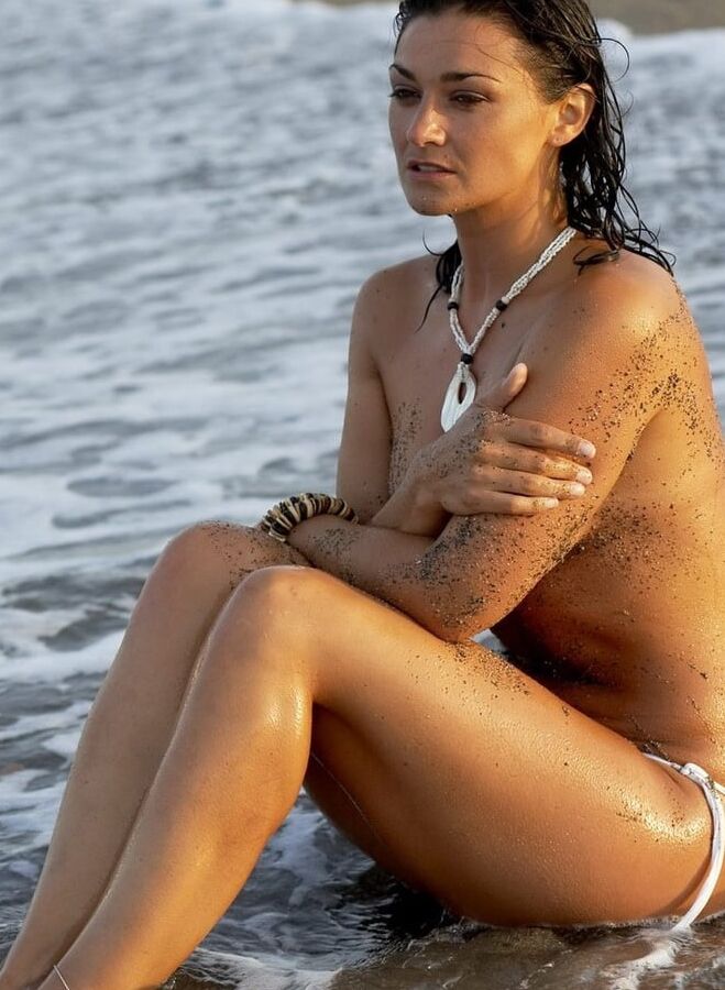Natalie J Robb