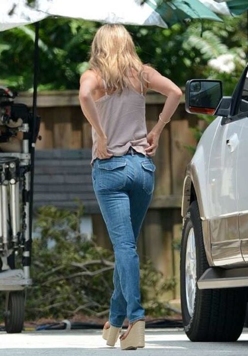 jennifer aniston out and about