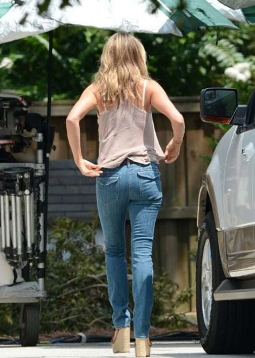 jennifer aniston out and about