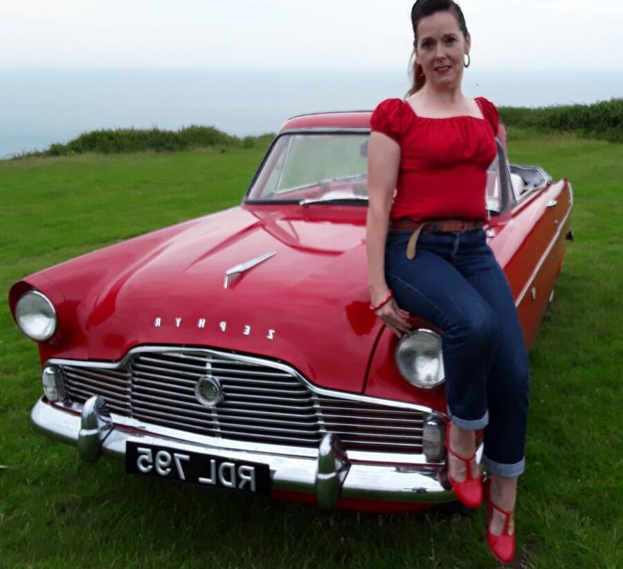 Shoe Fetish Mrs in her red shoes