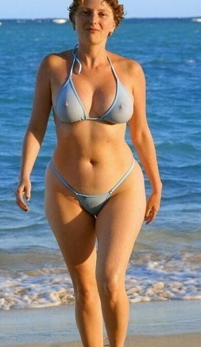 Sexy matures in swimsuits