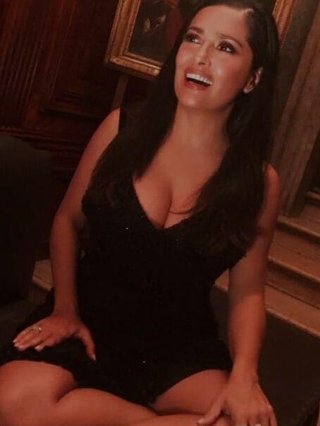 CELEBEAUTY CLEAVAGE... SALMA HAYEK
