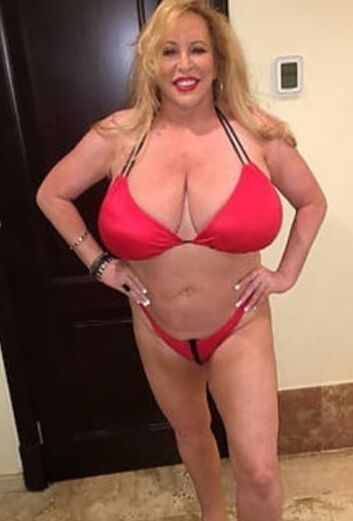 He boys Time to fuck someone&;s Busty mature Mom