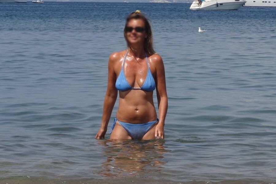 Sexy matures in swimsuits